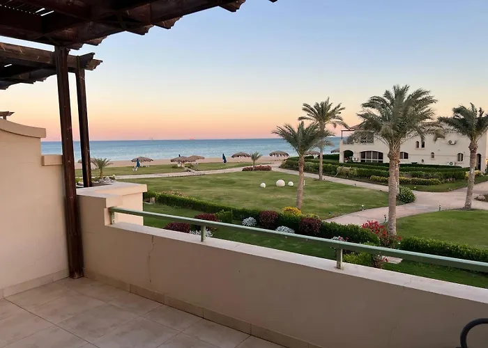 La Vista 5 Beachfront 265m Luxury *